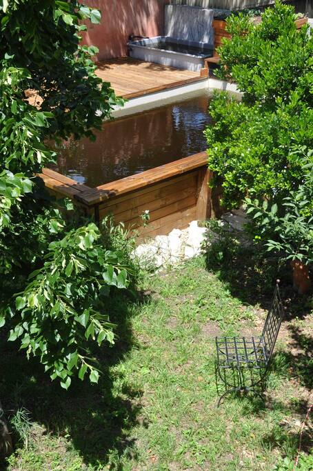 La piscine, vue du balcon