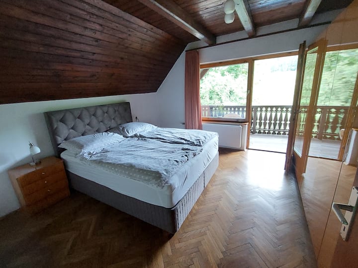 Საძინებელი ოთახი 1 აივნით. 