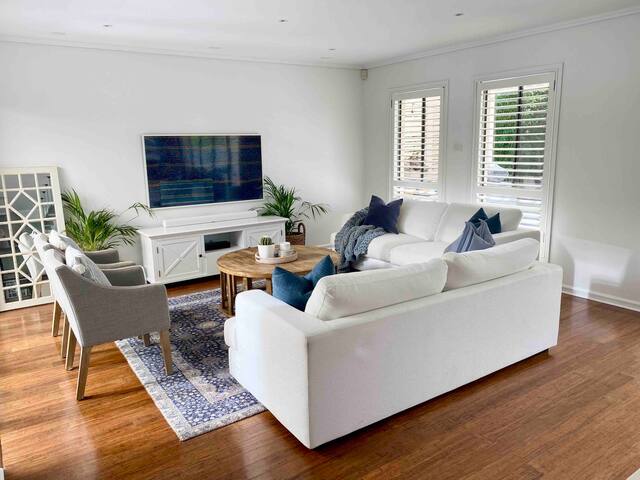 Beautiful 4 bedroom home with solar heated pool gallery image 2