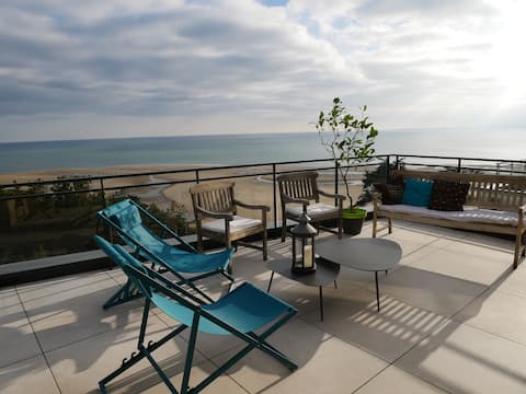 Exceptional sea view and sandy beach