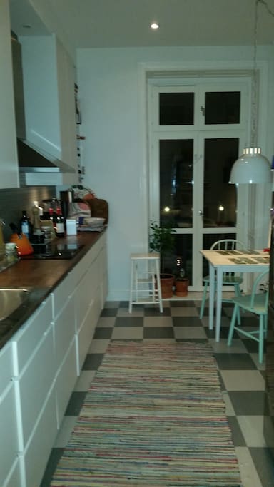 Fully equipped kitchen with small dining area