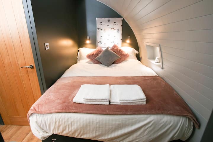 Our king size bed is super comfy thanks to the super thick orthopaedic mattress