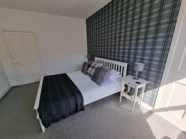 Bespoke Tours Accommodation – Edinburgh gallery image 3