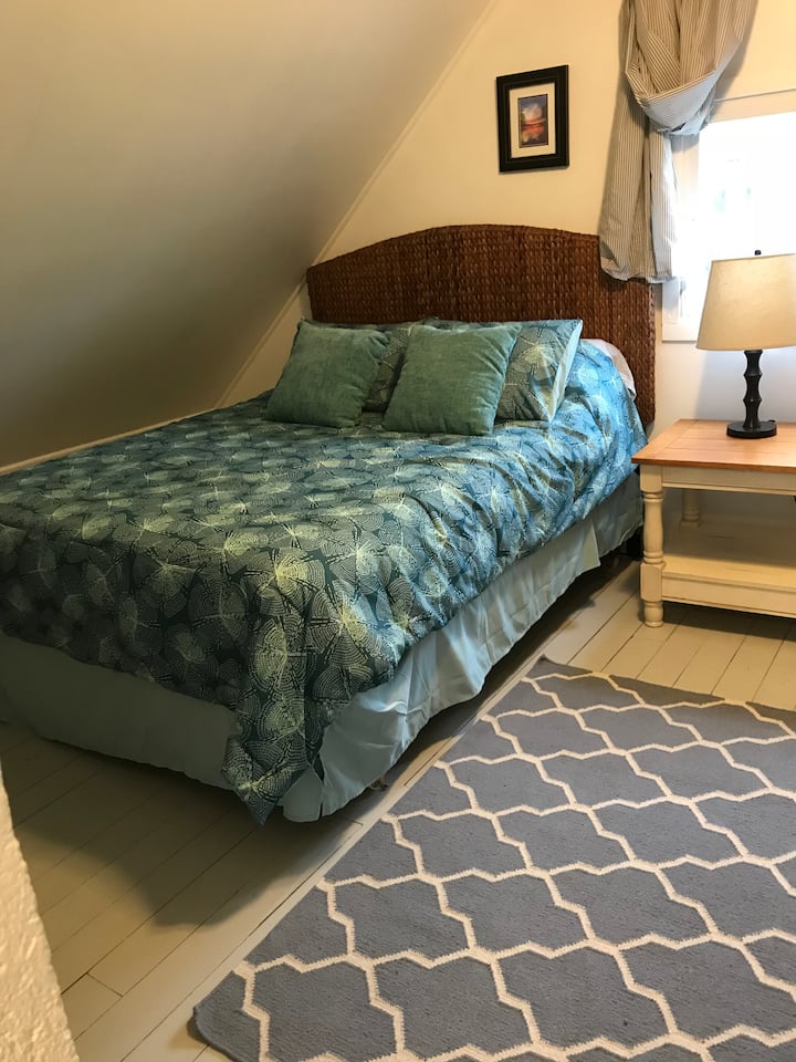 Hálószoba 2: 1 dáma és 2 ikerpár