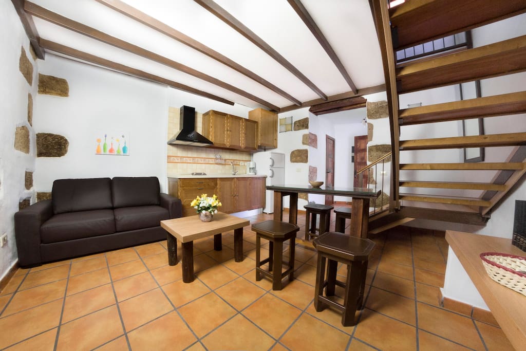 Salón-comedor con sofá cama