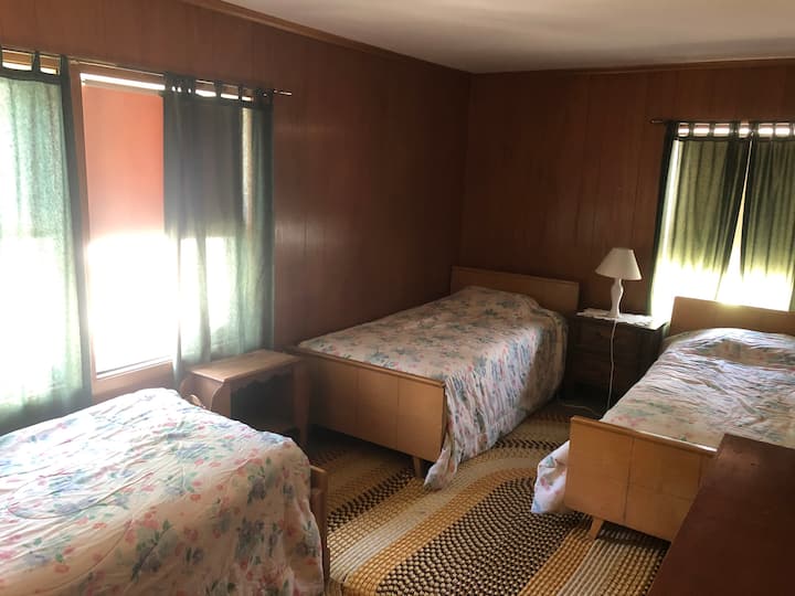 Beddroom 4/6:  три единични