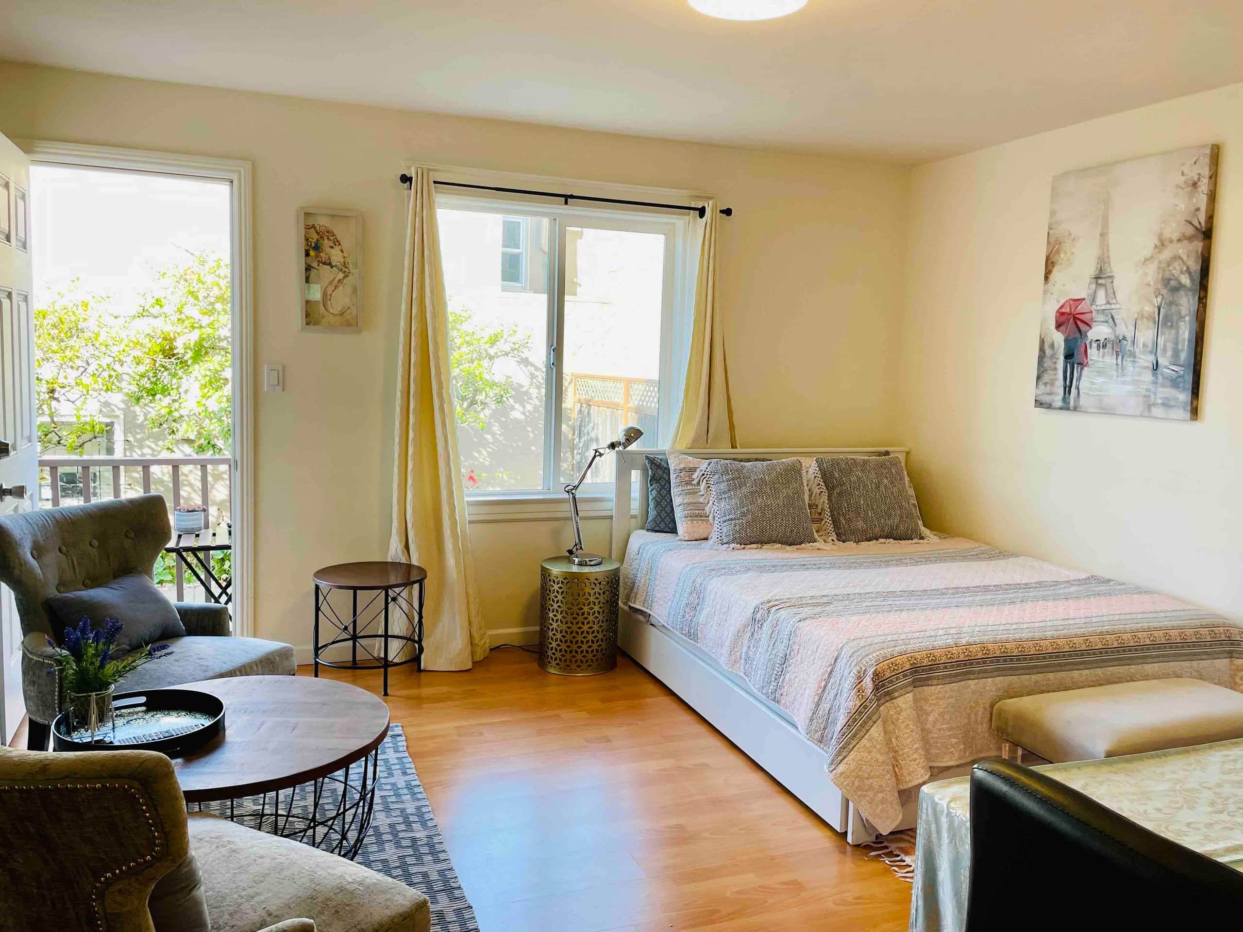 Relaxed 3B/2Ba Home with Private Parking - Image 78