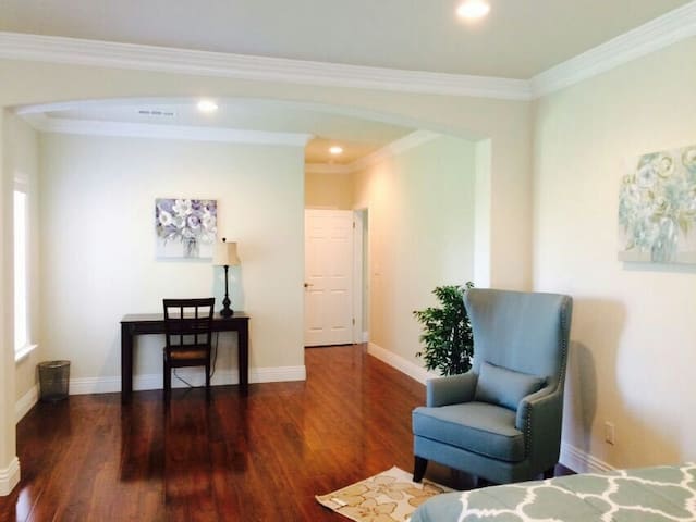 Rowland Retreat gallery image 2