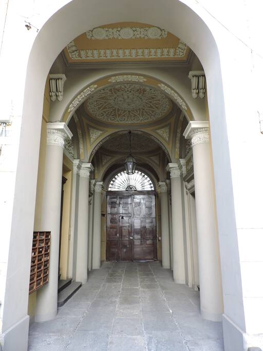 Ingresso principale / Main entrance