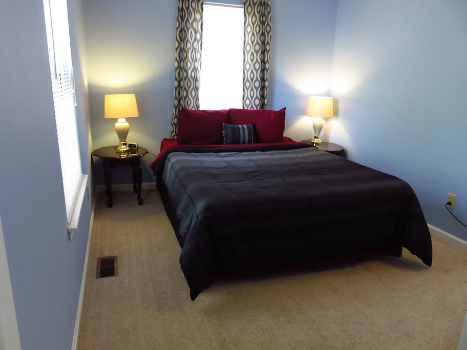 Queen Bed, Bath & Breakfast
