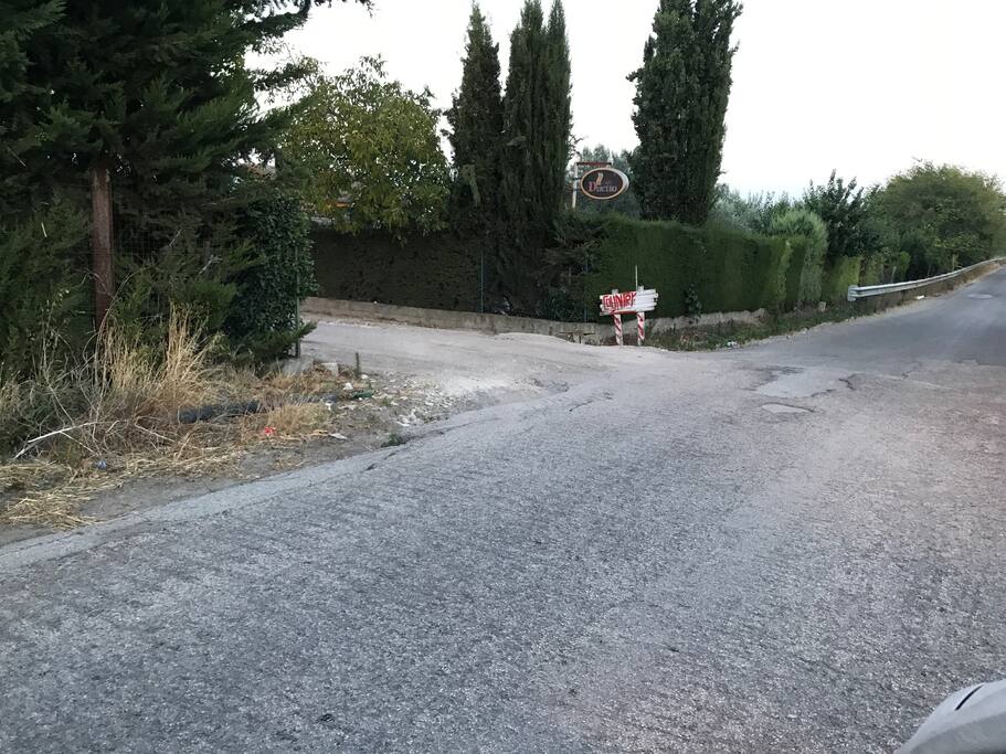 la strada di accesso