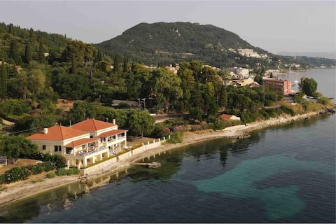 Relaxed seaside villa - stunning views. Benitses