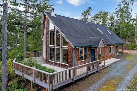 Whispering Pines modern home in Manzanita