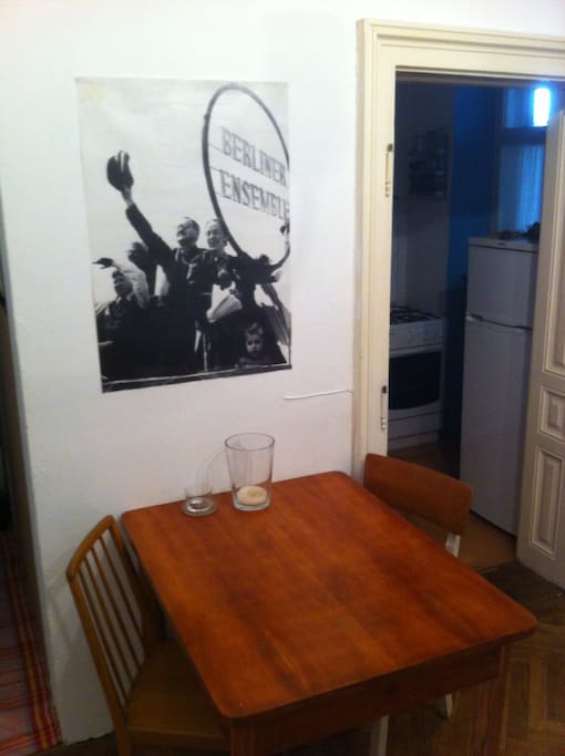 Dunkler Vorraum :-P und Esstisch/ Dark hallway and dining table