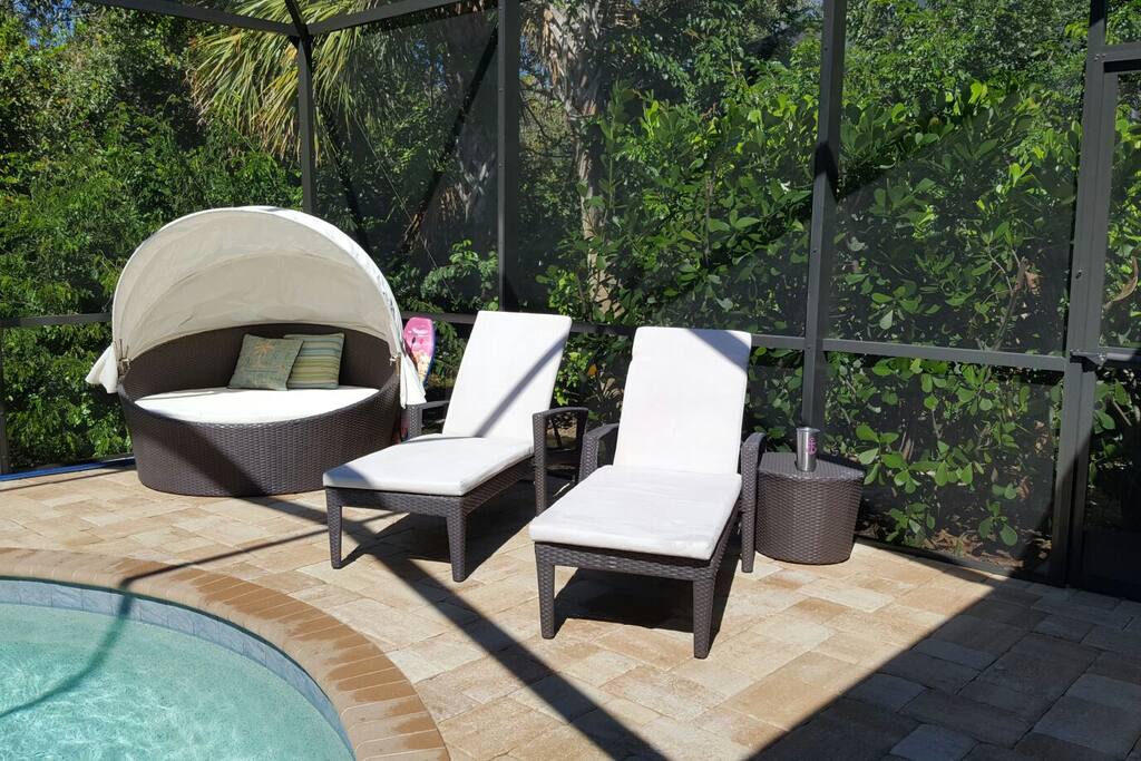 sunbathing area