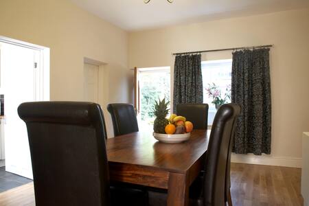 Garvins Cottage At Wortley Hall Cottages For Rent In Wortley