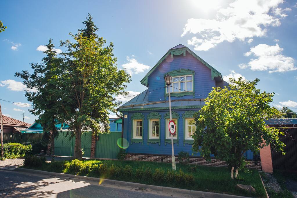 Вид с улицы Старой.