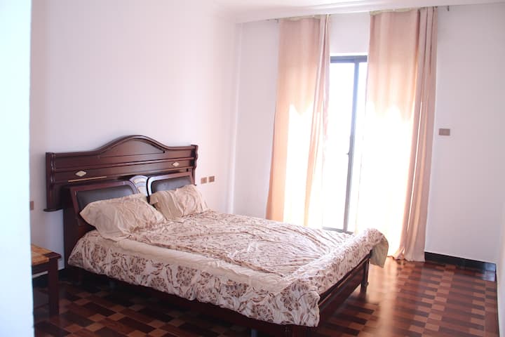 Მთავარი საძინებელი ოთახი აივნით