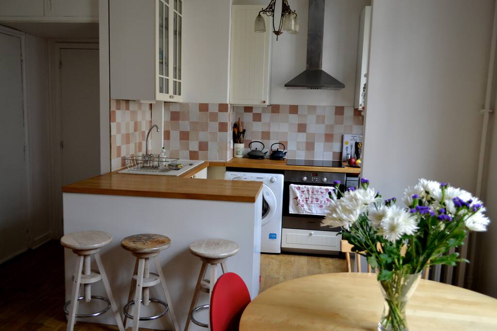 The cosy kitchen with your personal bar