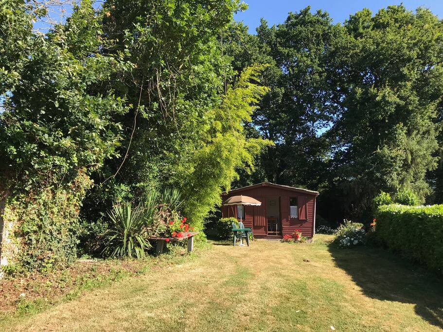 Un bel espace devant le bungalow