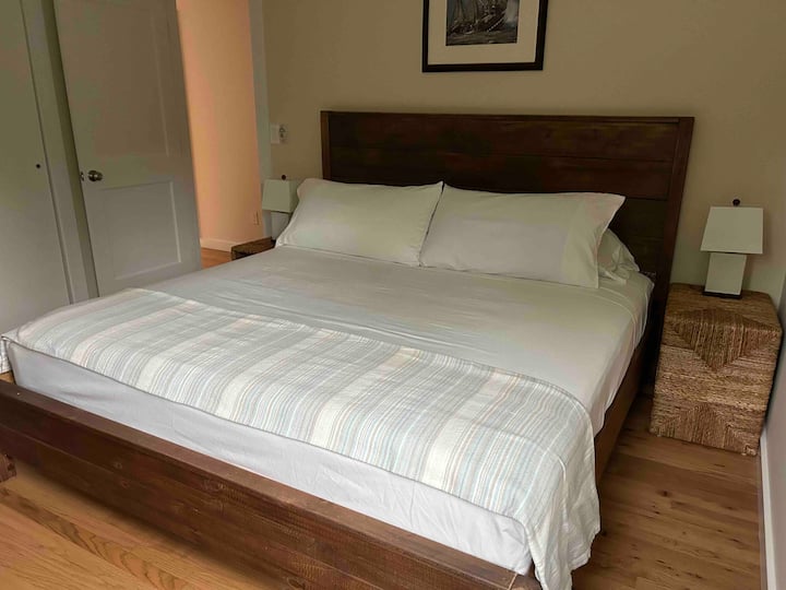 Dormitorio principal con cama tamaño king