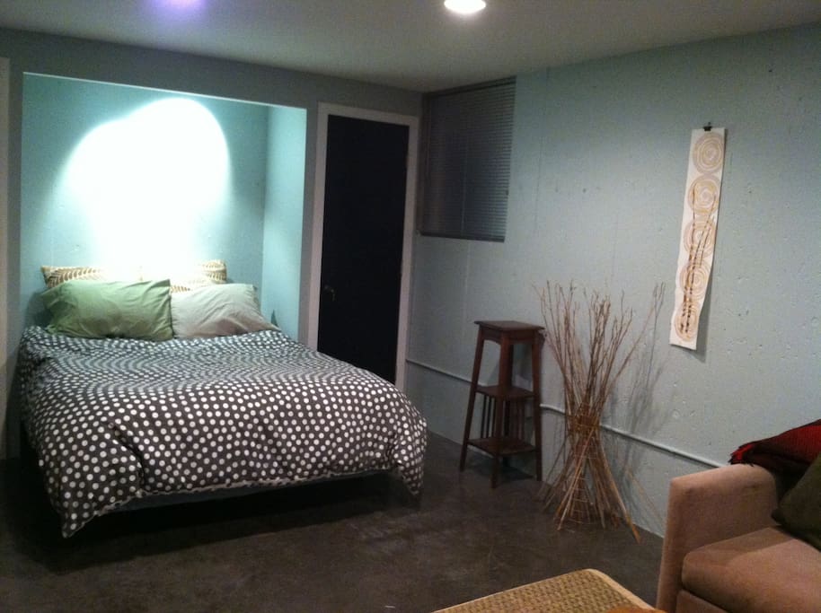 Spacious bedroom/sitting room