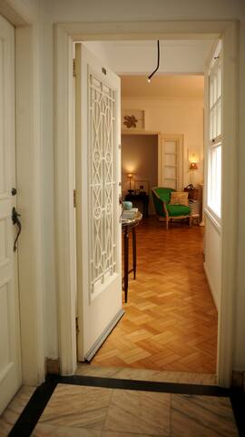 Apto no Leblon uma quadra da praia gallery image 2