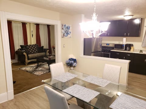 Successful Airbnb property: Beautiful single 4 bedroom home with free parking in Fairfax