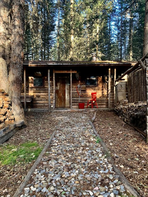 Cozy Rustic Cabin