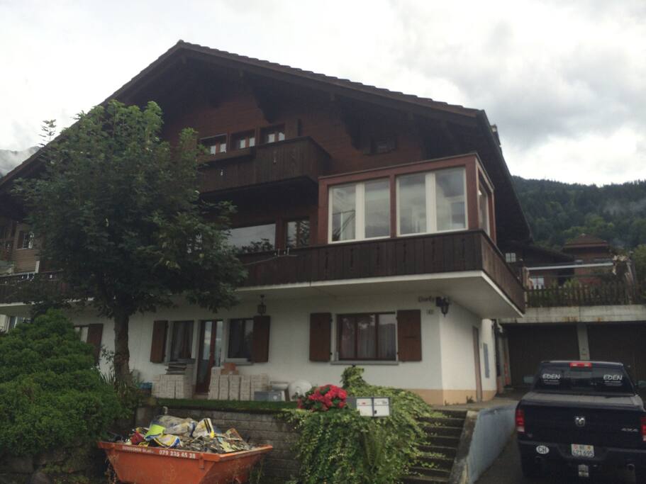 Ansicht Haus, die Ferienwohnung befindet sich zuoberst