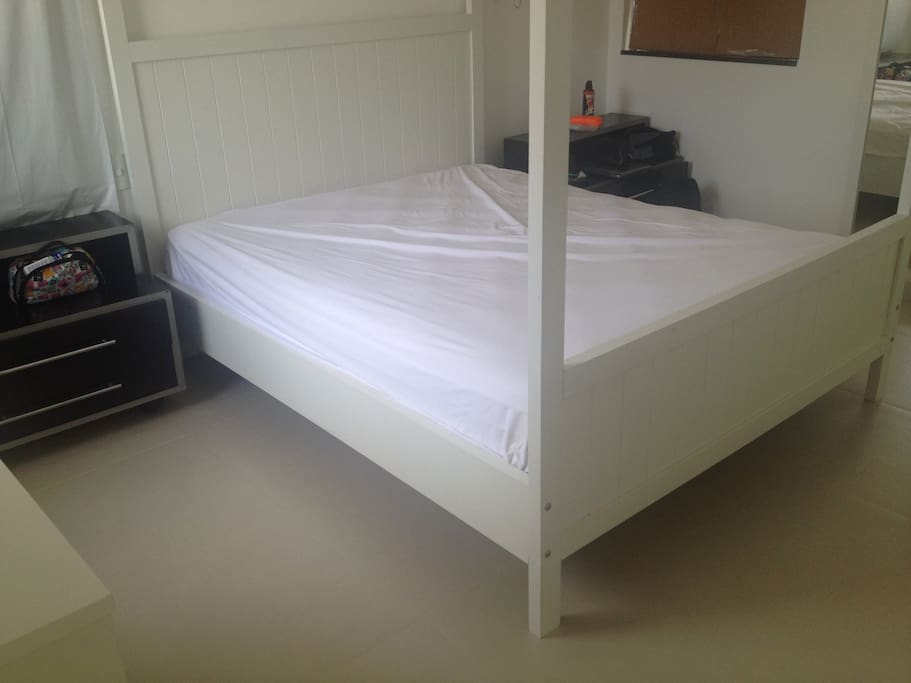 suite 1, cama de casal queen com dossel