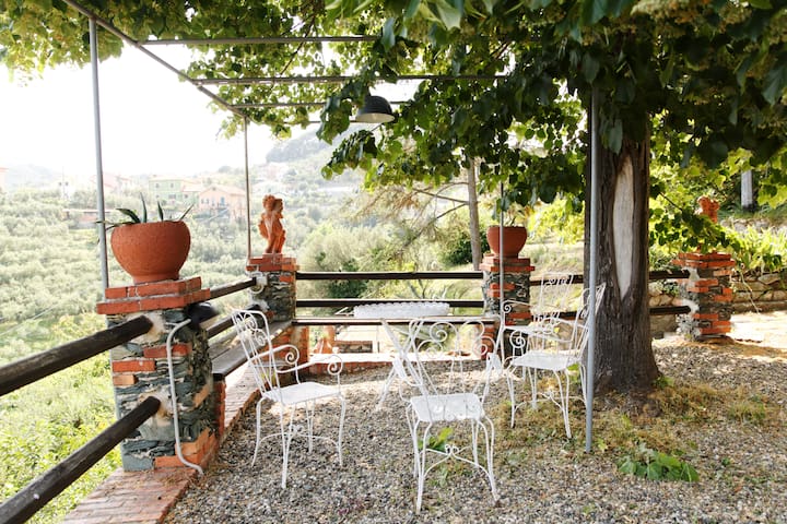 B&B - Hidden paradise over Celle Ligure