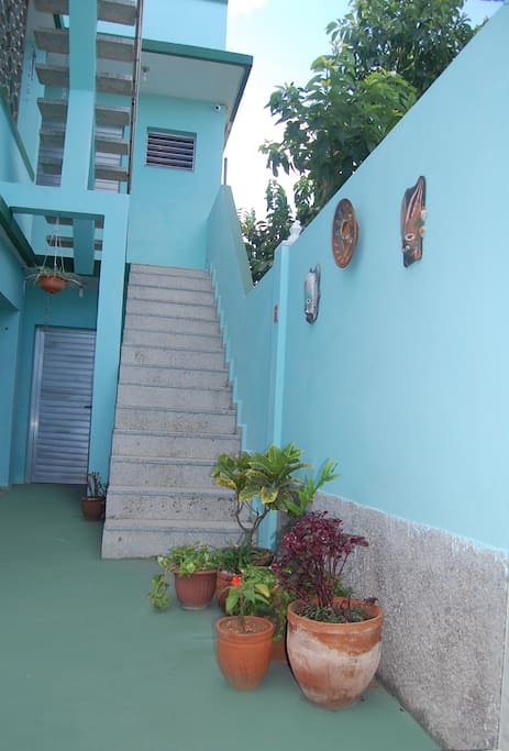 Escalera de acceso a la habitacion y terraza superior