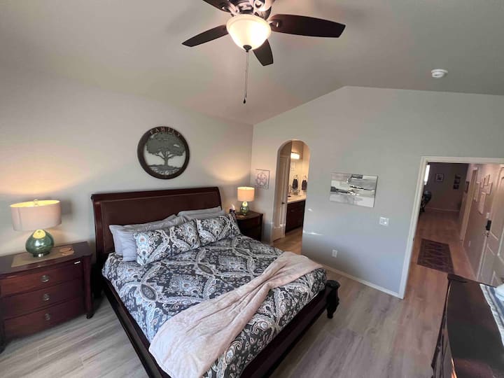 Master bedroom looking into en suite bathroom. California king mattress, firm.

New TV with all the latest streaming apps. Bring your own credentials and enjoy! Don’t forget to log out!