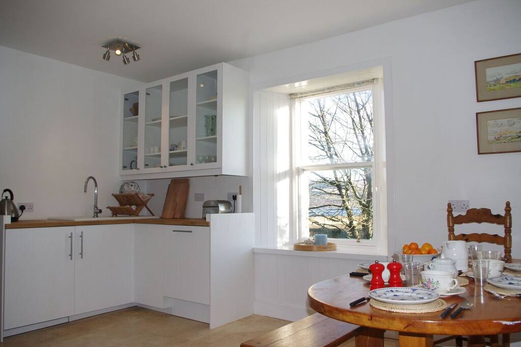 Sunny eat-in kitchen