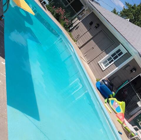Downtown 5-bedroom with pool