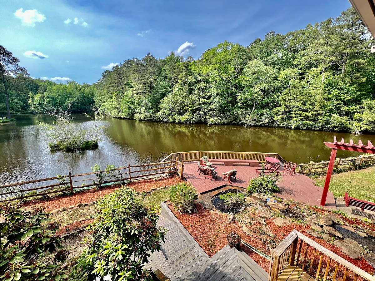 Château Resort on Lake w/Saltwater Pool + HotTub Houses for Rent in