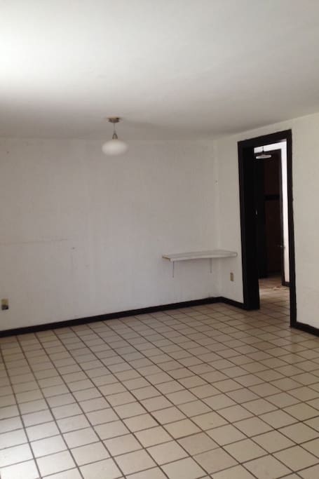 Estancia que comunica a baño y 2da recamara