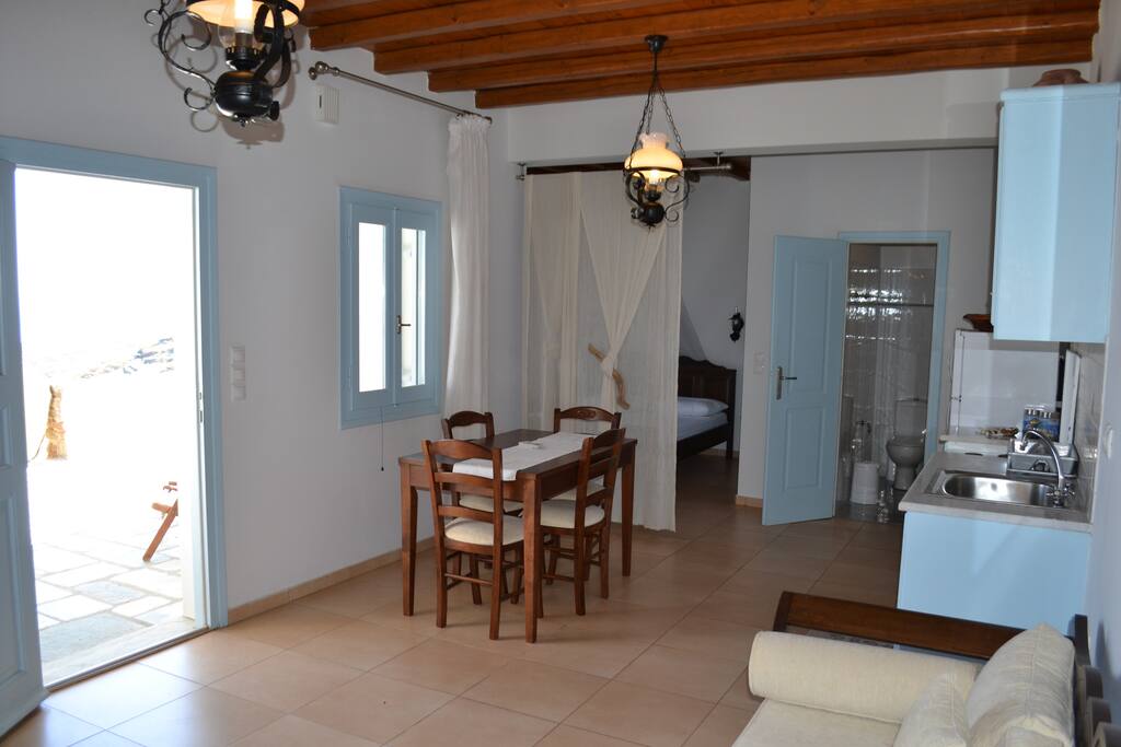 Kitchen and dining room 3