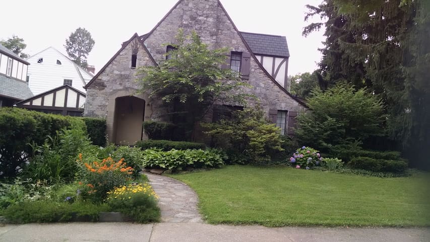 5 blocks to PSU campus & downtown