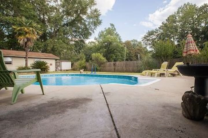 The Pool Cottage By The Trace Cottages For Rent In Hattiesburg