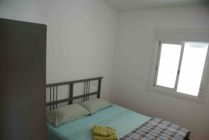 2) chumba kikuu cha ghorofa ya chini