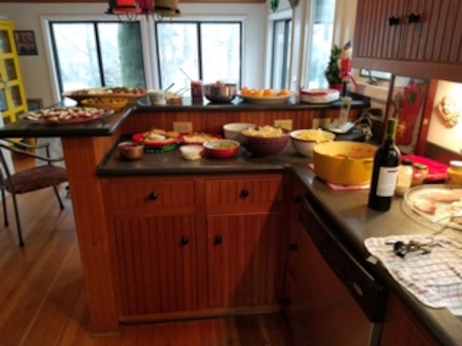 Kitchen & dining area