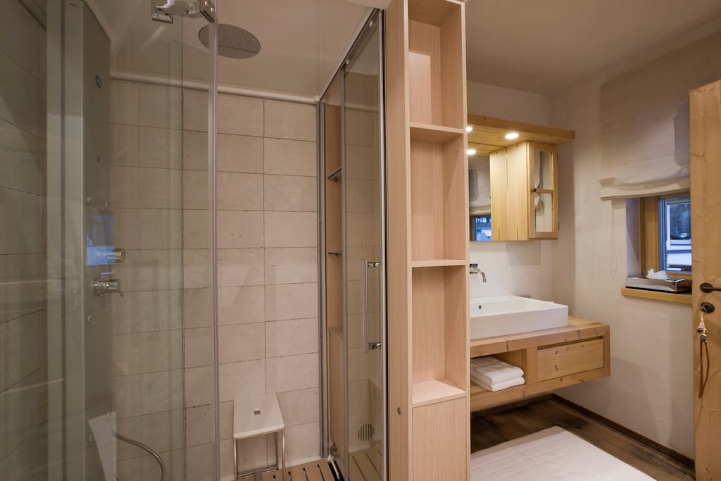 En-suite bathroom with shower (can be used as steam bath)
