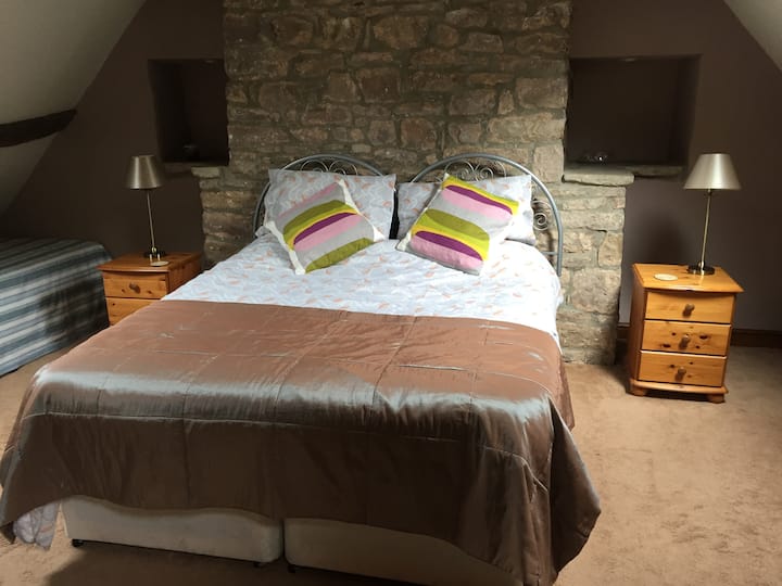 Chumba cha kulala 2 kimewekwa kama cha watu wawili