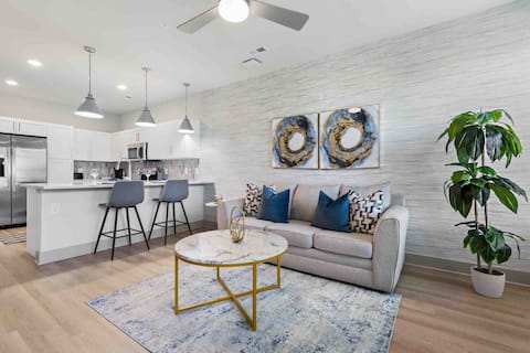 Popular Airbnb listing: Opulent Living 5 Min From Downtown in Longview Gardens