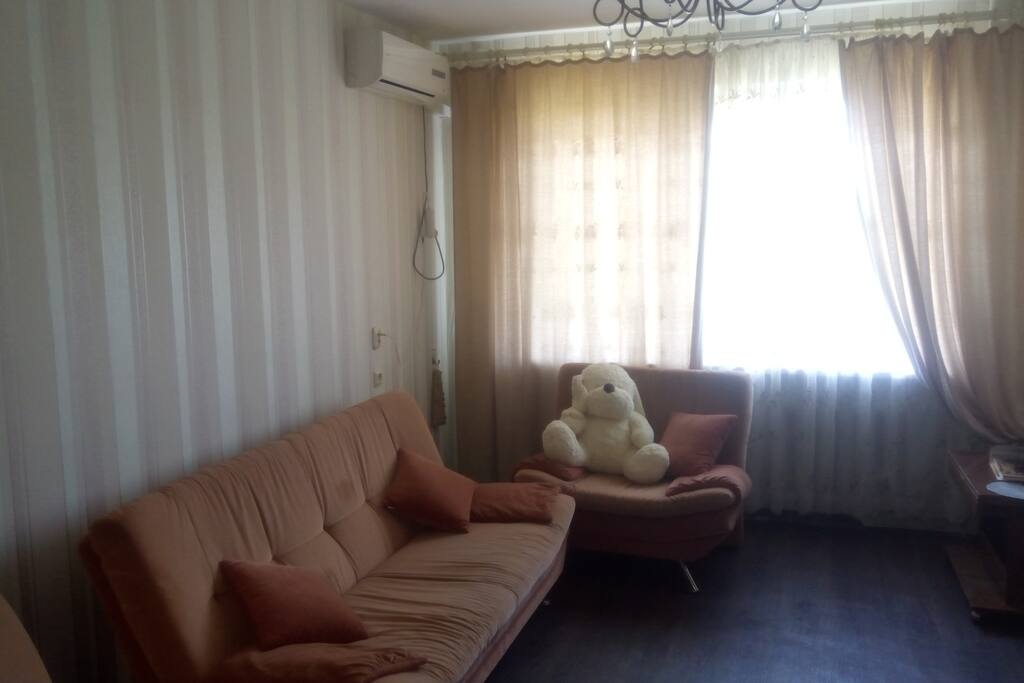 Зал, диван раскладывается