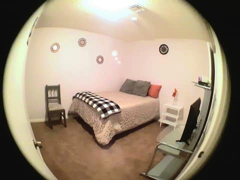 Comfortable/Private Room&Bath 8 min to Casinos