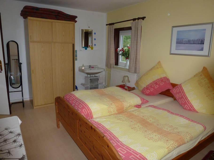 Eines der beiden Doppelzimmer