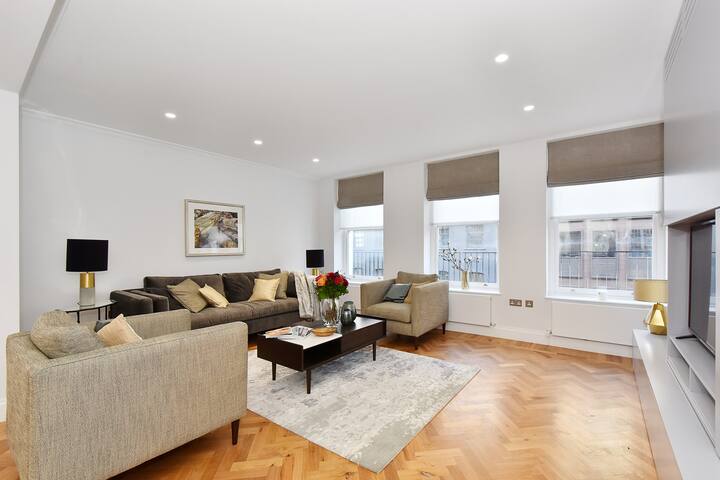 Huge Mayfair 3 Bed 3.5 Bath £10 million AC Wi-Fi gallery image 2